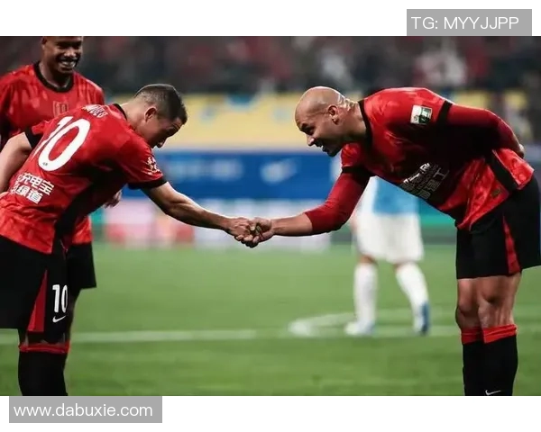 核心中场训练意外受伤或将缺席下一场关键比赛影响球队走势 核心中场训练意外受伤或将缺席下一场关键比赛影响球队走势