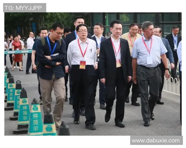 皇马赛后采访趣事连连 球员金句引爆全场笑声 皇马赛后采访趣事连连 球员金句引爆全场笑声